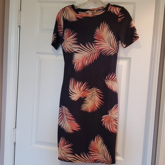 Forever 21 Dresses & Skirts - Tropical leaf print dress